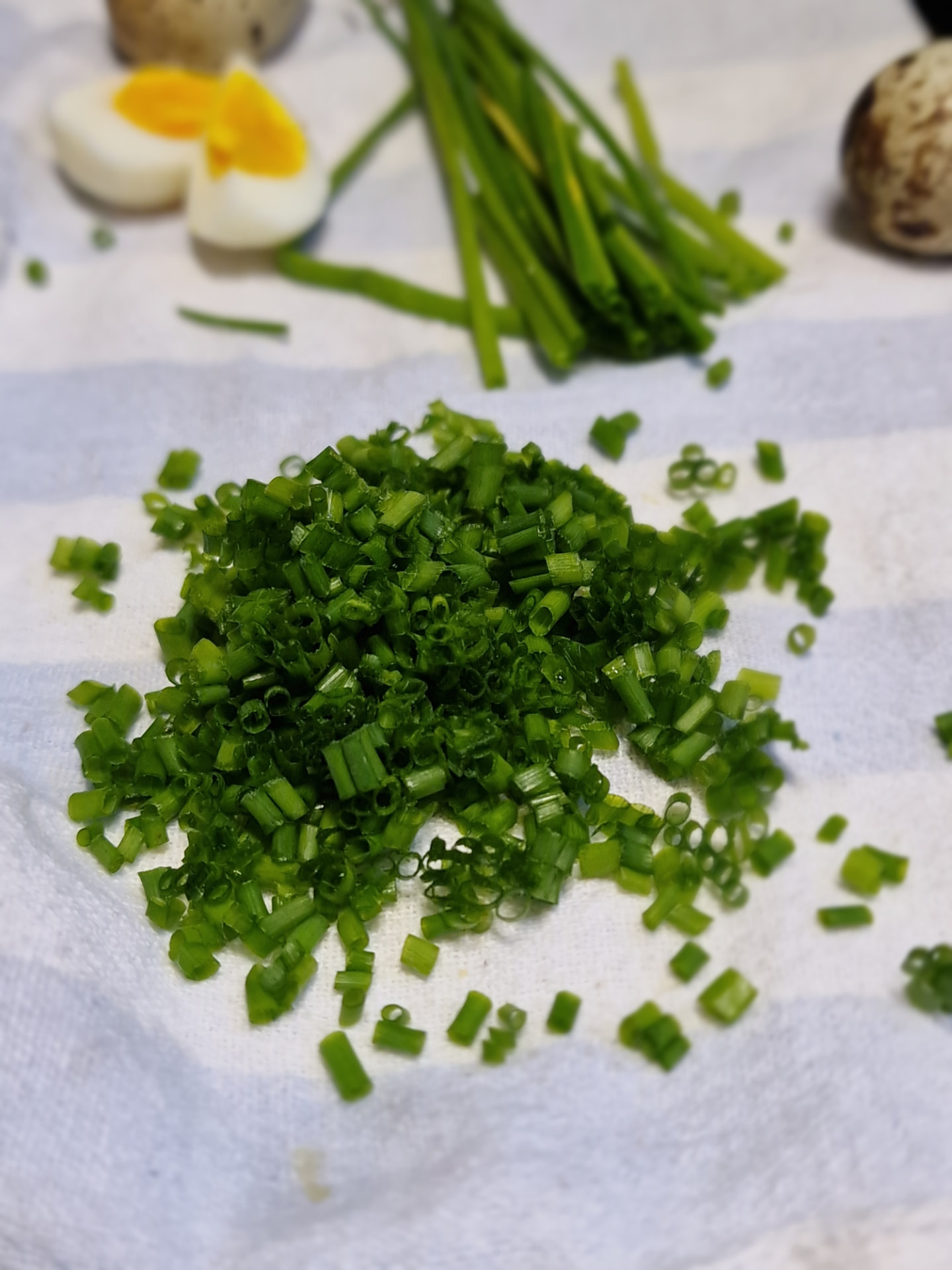 Prepare the chives